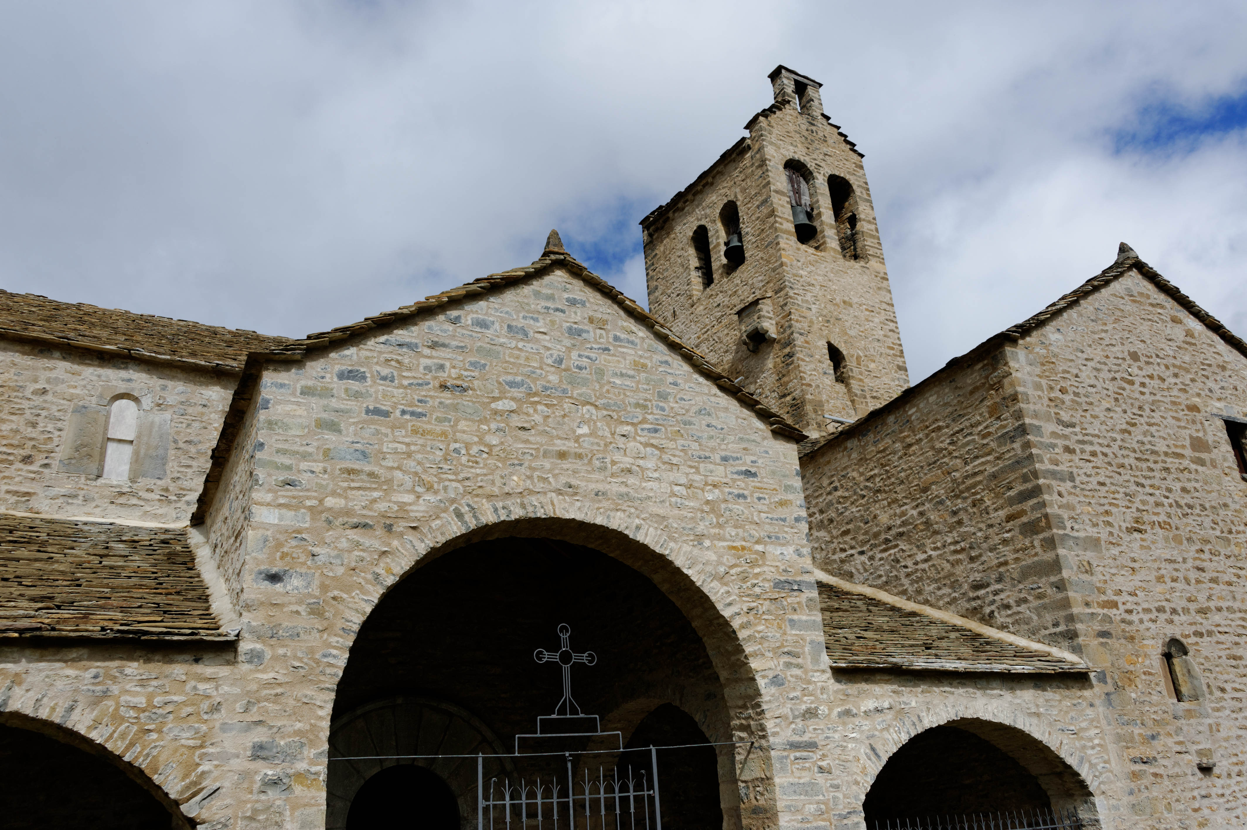 3962_Linas de Broto - Eglise San Miguel (Aragon)
