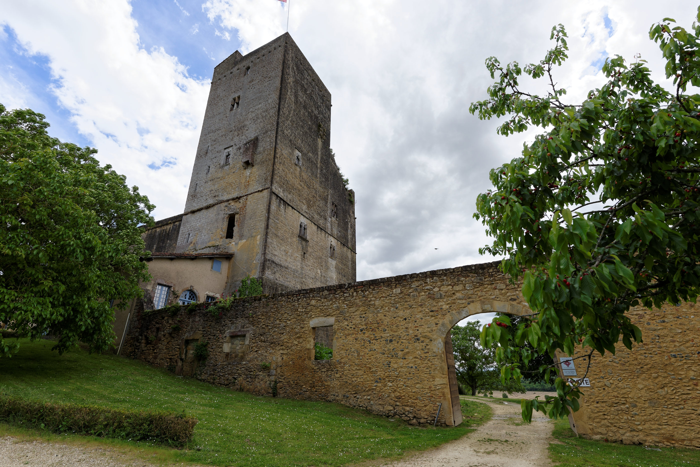 170512-La tour de termes (Gers) (19)